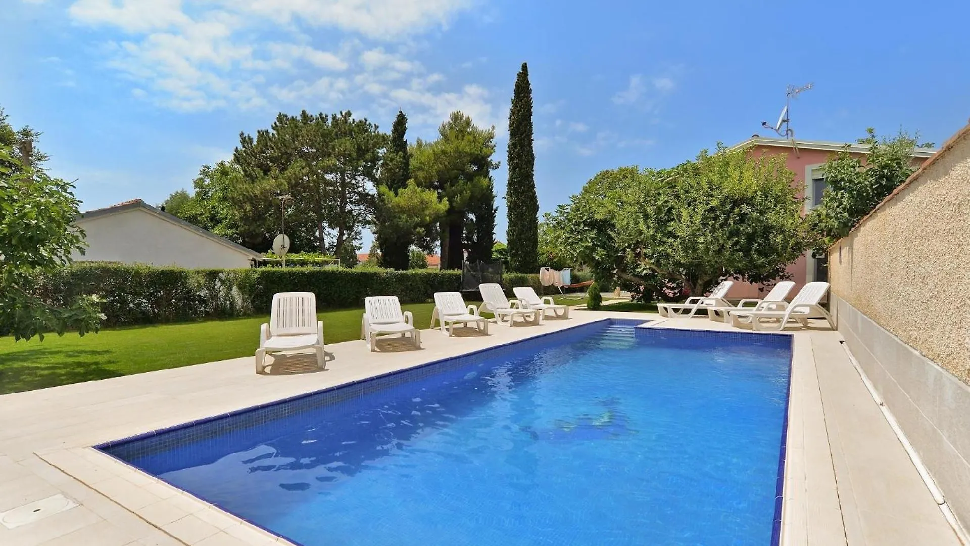 Ferienhaus Mit Privatpool Fuer 12 Personen Ca 200 Qm In Valbandon, Istrien Istrische Riviera 0*, Valbandon